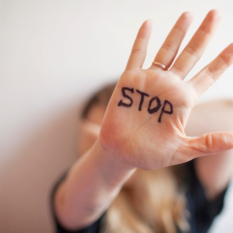 Νέα υπόθεση Gisèle Pelicot: Εξέδιδε τη γυναίκα του σε 120 άντρες. Γκώσαμε!