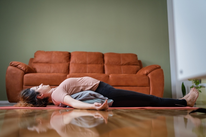 4 ασκήσεις yoga για να αυξήσεις συγκέντρωση και ενέργεια