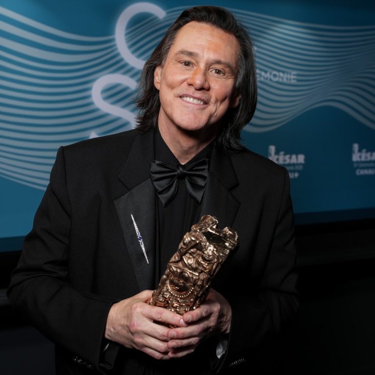 Είναι το νέο πρόσωπο του Jim Carrey ένα κοινωνικό πείραμα των Ιλλουμινάτι;