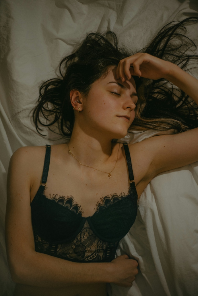 Γιατί το σεξ φέρνει νύστα; Η επιστημονική εξήγηση για το «σβήσιμο» μετά τον οργασμό