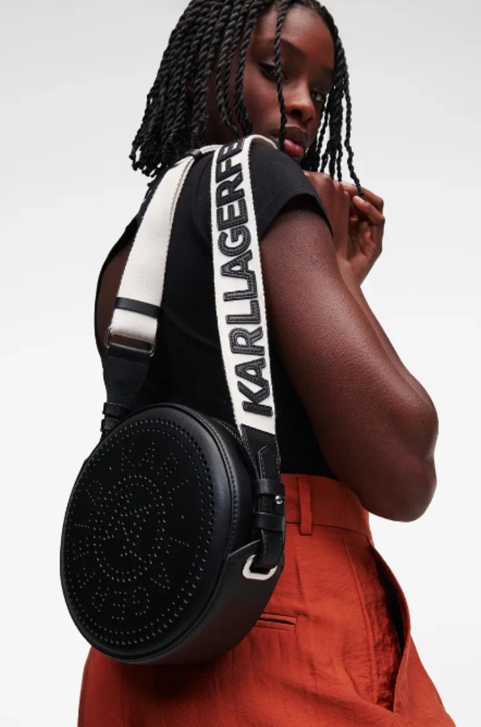 δερμάτινη τσάντα χιαστί σε κυκλικό σχήμα