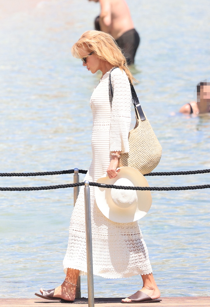 Nicole Kidman: Οι φωτογραφίες από τις διακοπές της στην Ελλάδα με τη Zoe Saldana