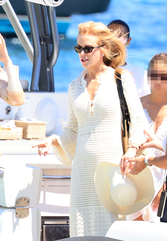 Nicole Kidman: Οι φωτογραφίες από τις διακοπές της στην Ελλάδα με τη Zoe Saldana