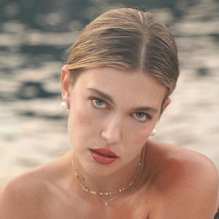 Κλέλια Ανδριολάτου: Η σπάνια φωτογραφία με τη μητέρα της. Η γοητεία είναι οικογενειακή υπόθεση