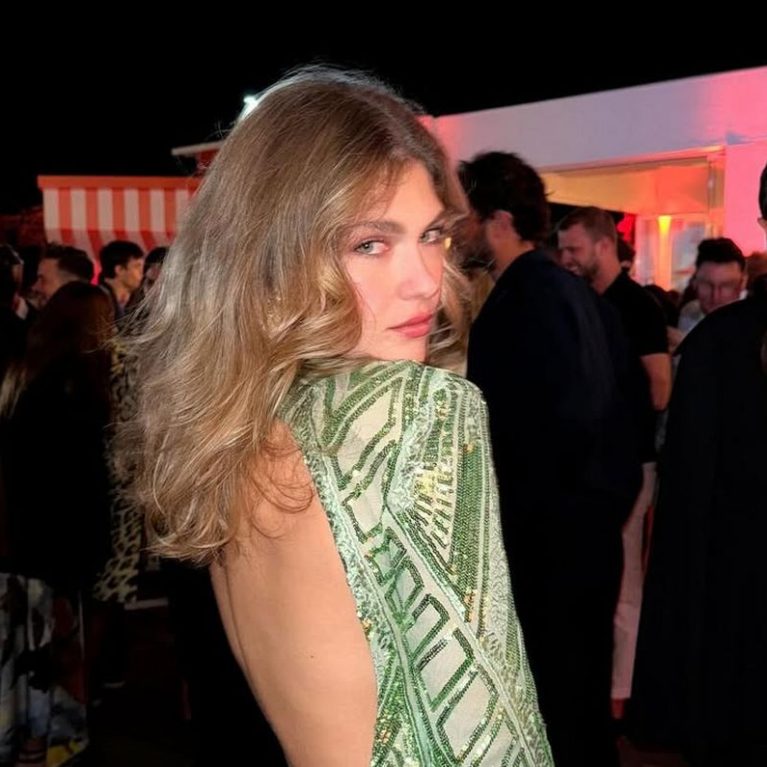 Κλέλια Ανδριολάτου: Στο after party των BAFTA με το πιο σέξι naked σύνολο (και τον Χριστόφορο Παπακαλιάτη)