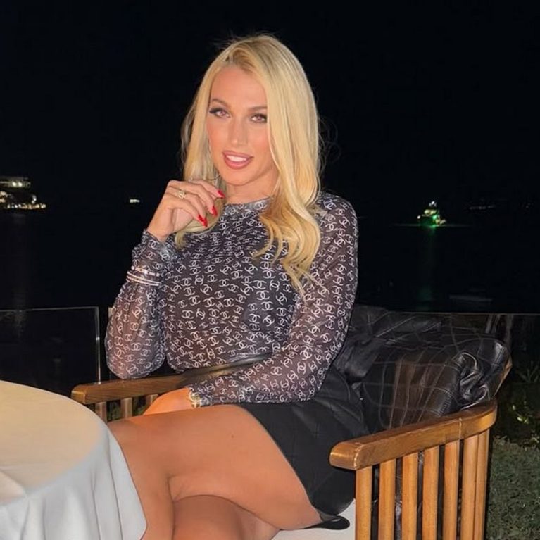 Κωνσταντίνα Σπυροπούλου: Η σπάνια κοινή εμφάνιση με την αδερφή της στην Αθήνα