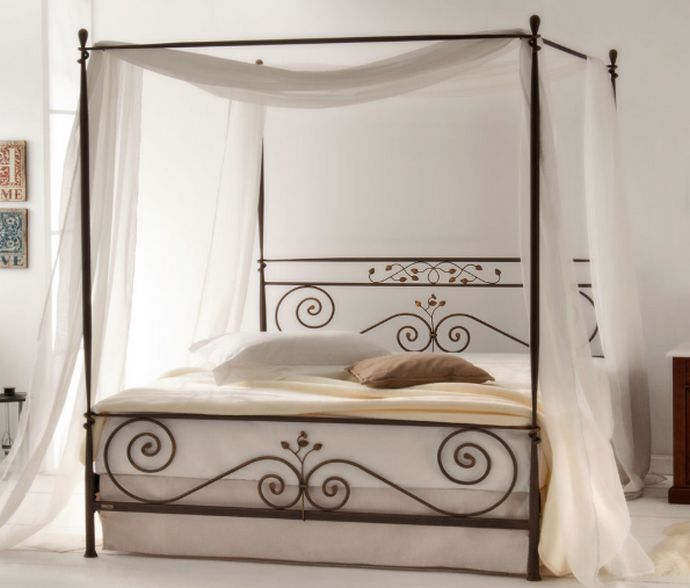 Μεταλλική κρεβατοκάμαρα με ουρανό