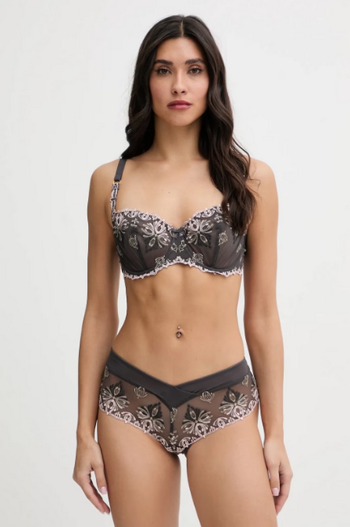 Σουτιέν και εσώρουχο με δαντέλα