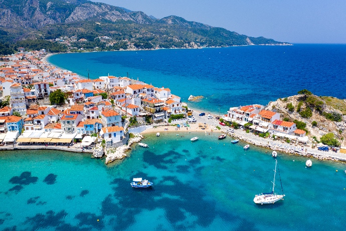Το ελληνικό νησί που ξεχώρισε στους κορυφαίους ευρωπαϊκούς προορισμούς από τα Σκανδιναβικά ΜΜΕ