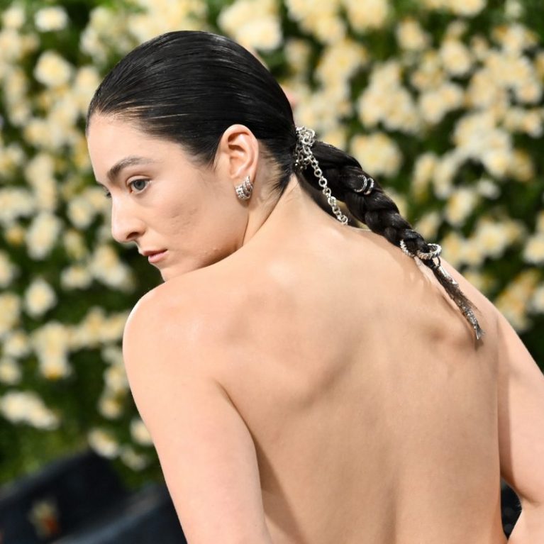 Το αιδοίο της Lorde στο νέο της άλμπουμ στέλνει ένα βαθιά πολιτικό μήνυμα 