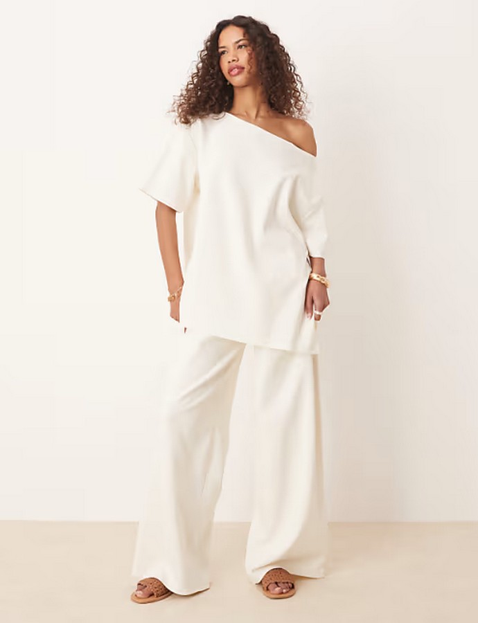 Σετ με ασύμμετρη λαιμόκοψη και παντελόνα