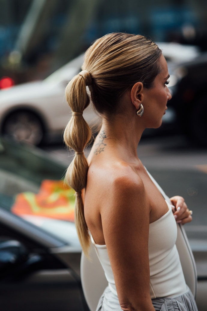 6 χτενίσματα από το street style της Νέας Υόρκης για να δοκιμάσεις το φθινόπωρο