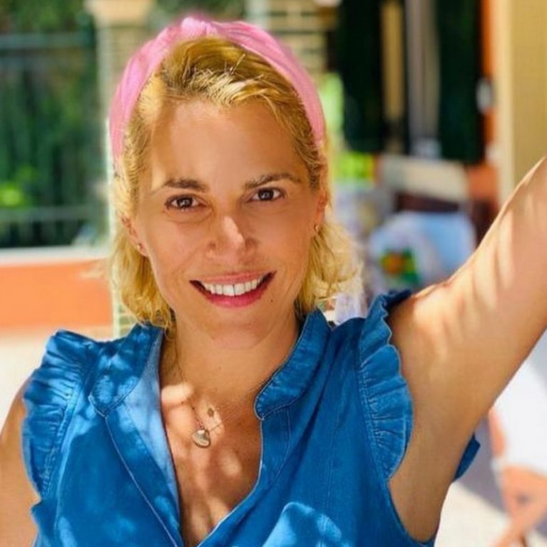 Η Τζένη Μπότση καλωσόρισε τον Σεπτέμβριο όπως πρέπει, με SUP σε καταγάλανα νερά