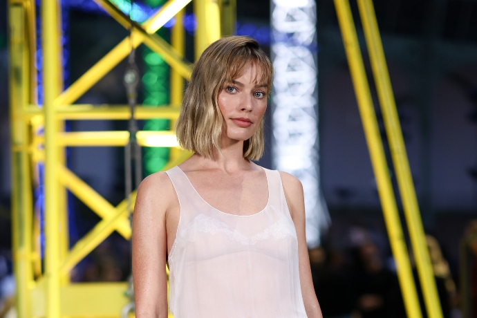 Το καρέ της Margot Robbie είναι η φρέσκια αλλαγή που χρειάζεσαι την άνοιξη