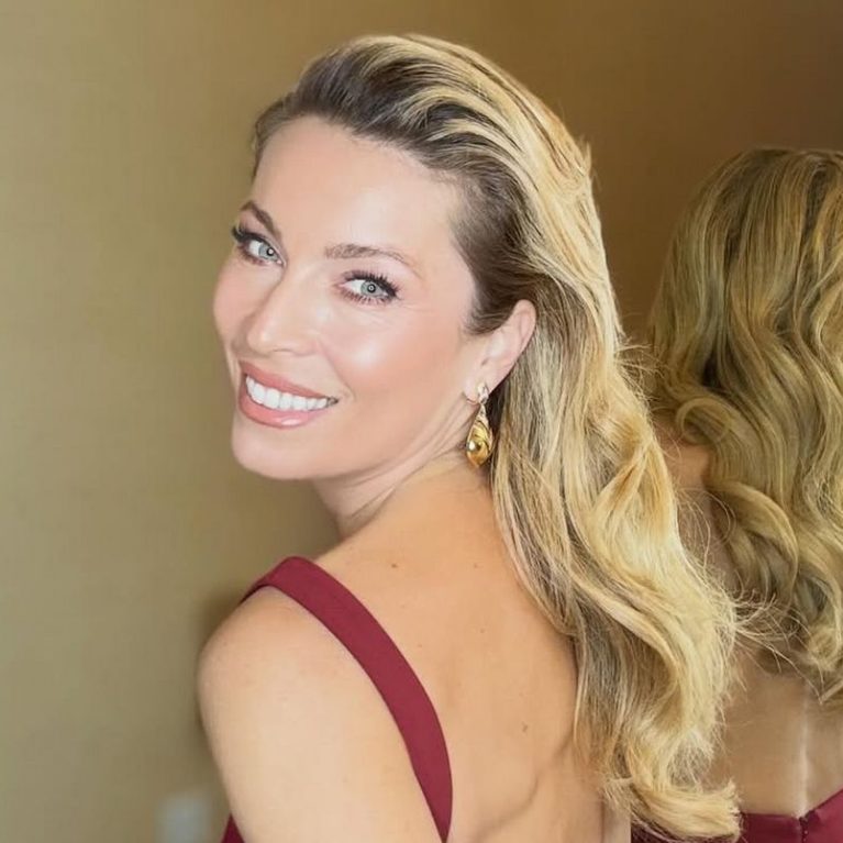 Μαριέττα Χρουσαλά: Φόρεσε το μαγιό της και έκανε γιόγκα. Τα πιο fit Χριστούγεννα