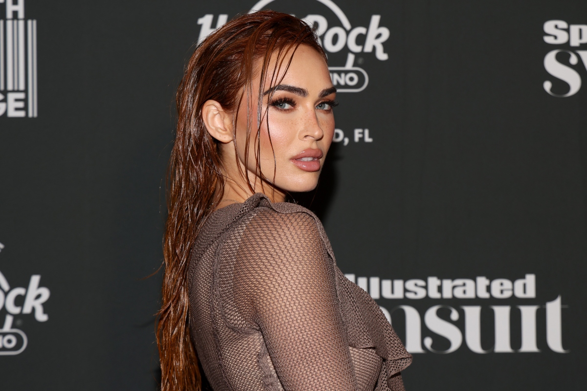 Η Megan Fox είχε τη σωστή απάντηση για όσους βρίσκουν τις πόζες της με τα εσώρουχα στα 40 «ντροπιαστικές»