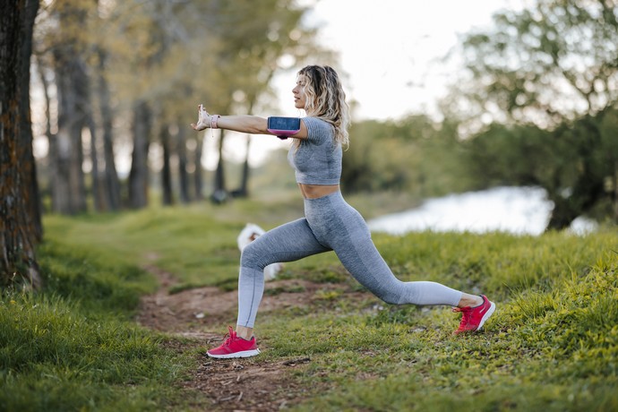 3 top διατάσεις για σένα που στέκεσαι πολλές ώρες όρθια