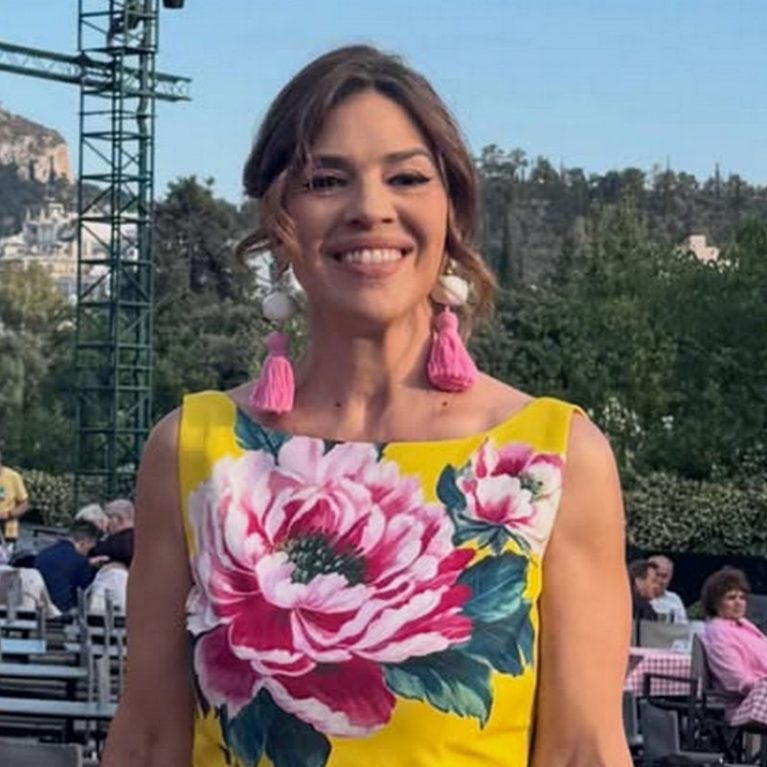 Ναταλία Δραγούμη: Ποζάρει με το μαγιό της στους καταρράκτες του Ολύμπου. Ανάσα δροσιάς