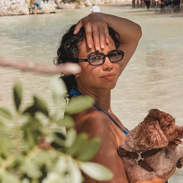 Πηνελόπη Πλάκα: Topless στη Σίφνο κάνει τον ιδανικό αποχαιρετισμό στο «μικρό καλοκαιράκι» του Σεπτεμβρίου
