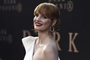 10 διάσημες κοκκινομάλλες που είναι η απόλυτη έμπνευση για να βάψεις τα μαλλιά σου κόκκινα 10 διάσημες κοκκινομάλλες που είναι η απόλυτη έμπνευση για να βάψεις τα μαλλιά σου κόκκινα