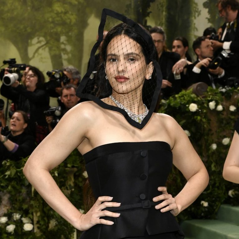 Rosalía: Το μόνο χαρακτηριστικό που της αρέσει στους άντρες δεν είναι αυτό που περίμενες