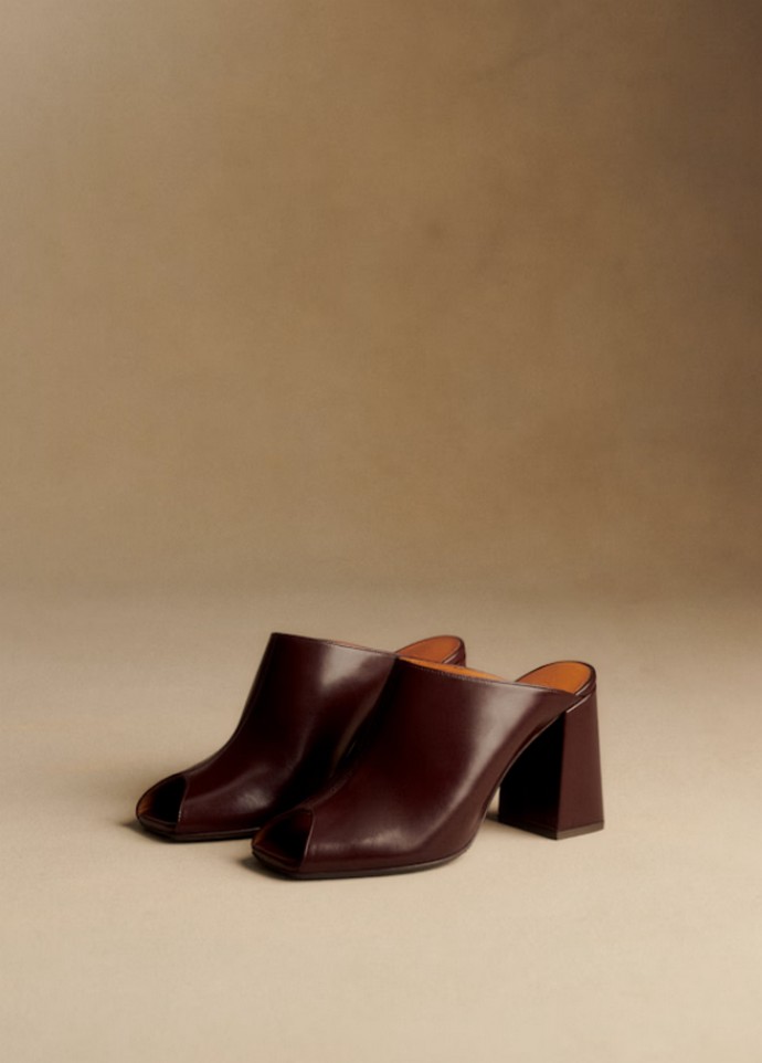 Δερμάτινα mules με άνοιγμα 