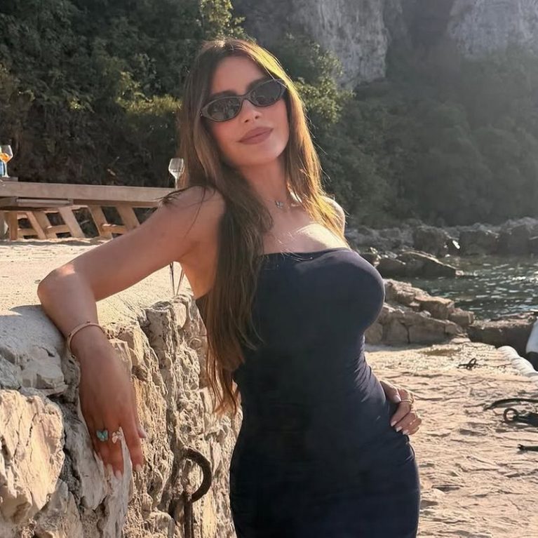 Sofia Vergara: Νέες φωτογραφίες από τις διακοπές της στη Μύκονο παρέα με τη Μαρίνα Βερνίκου