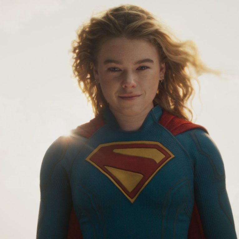 H Milly Alcock είναι άσχημη για να παίξει το "Supergirl" ή εσύ είσαι τέρμα σεξιστής; Ιδού η μη απορία