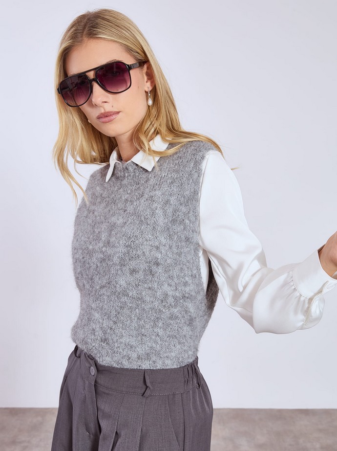 Χνουδωτό πουλόβερ αμάνικο