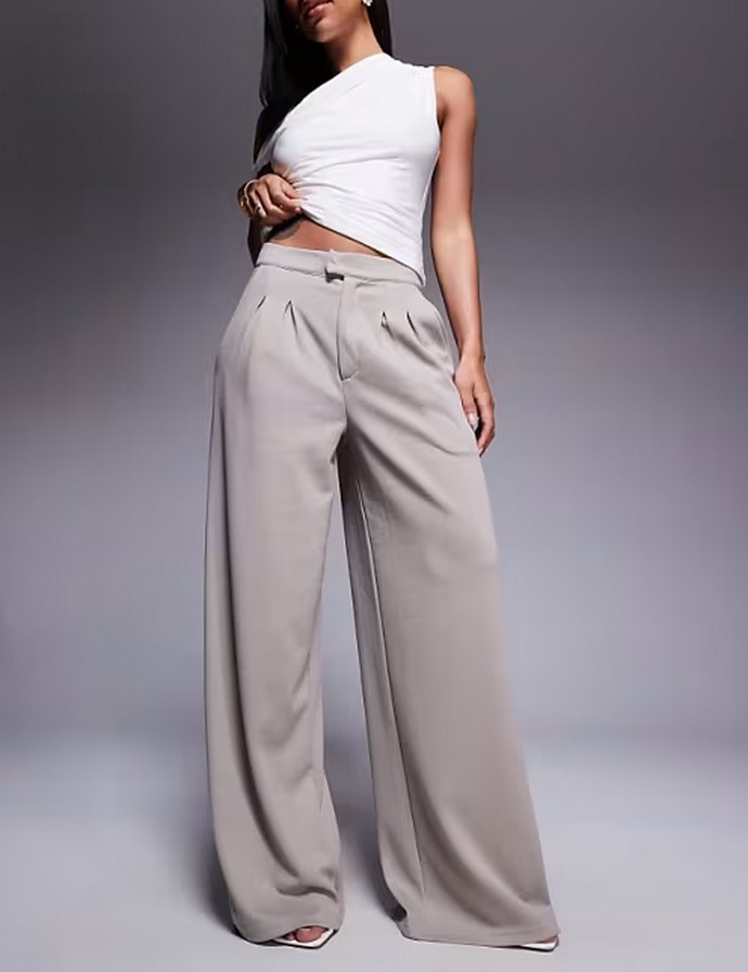 Παντελόνι σε wide-leg γραμμή