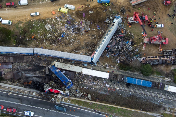Τέμπτη συγγενείς