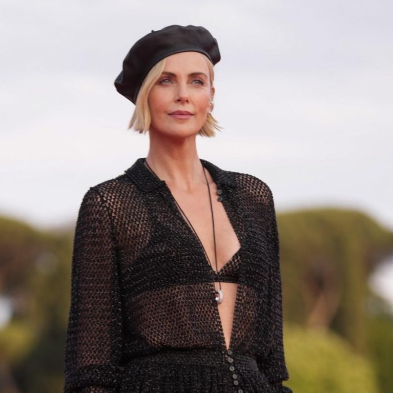 Η Charlize Theron αποκάλυψε τι σιχαίνεται να ακούει από τους άντρες στο σεξ