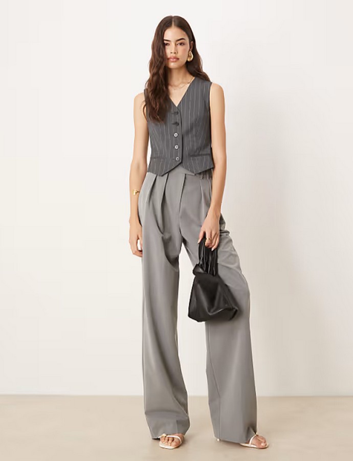 Παντελόνι με πιέτες