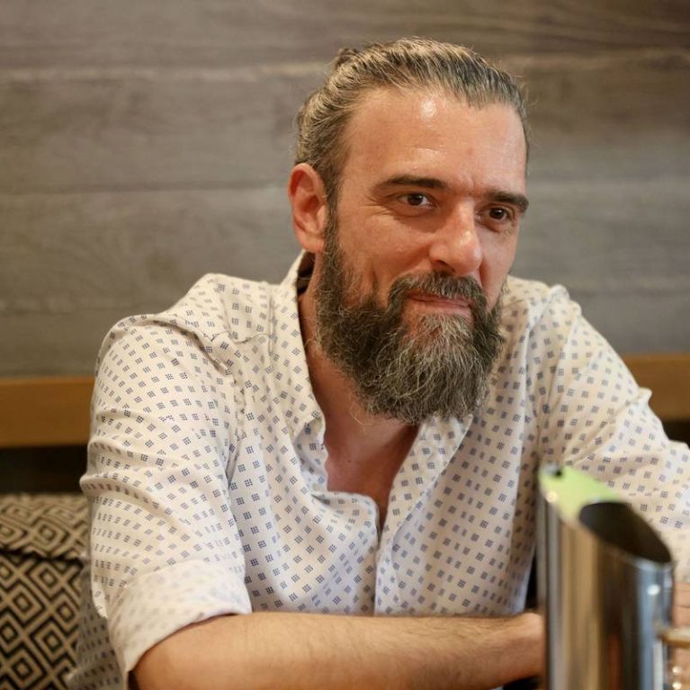Περιμένω σαν μάννα εξ ουρανού τη νέα τηλεοπτική σειράρα που ετοιμάζει ο Σωτήρης Τσαφούλιας