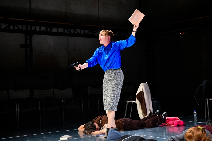 παραστάσεις ως το τέλος του χρόνου