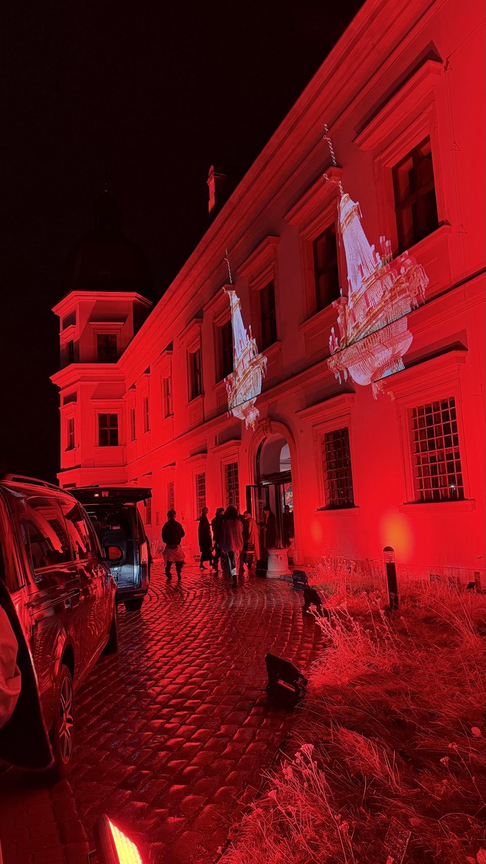 Glenn Martens X H&M: Ζήσαμε την απόλυτη βραδιά εκκεντρικής βρετανικής φινέτσας στη Βαρσοβία