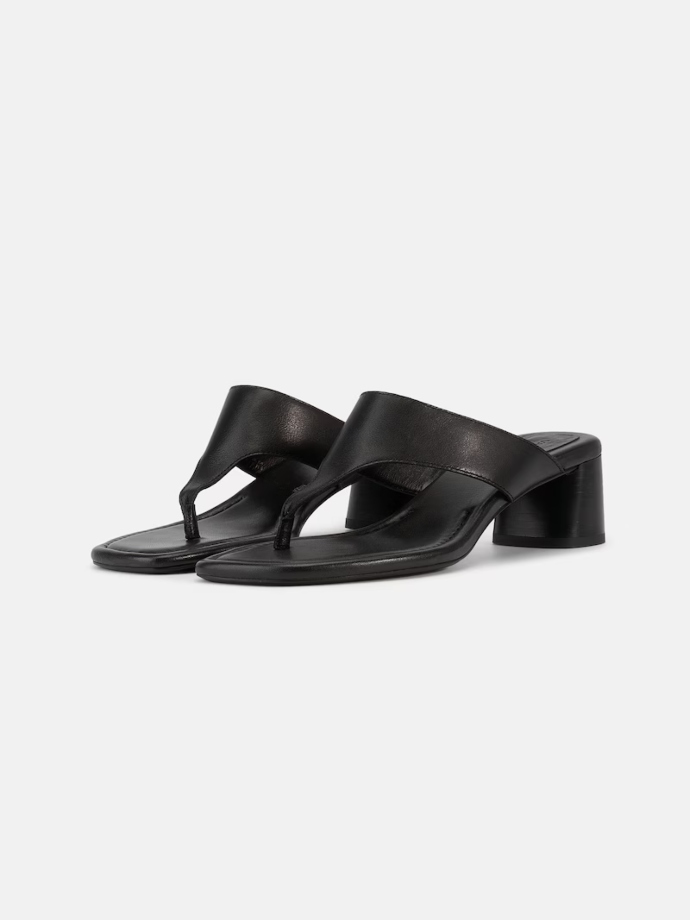 σαγιονάρες με block heel 
