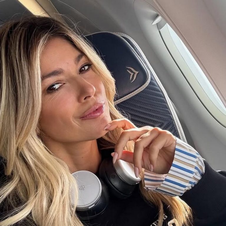 Βάσια Κωσταρά: Στη χριστουγεννιάτικη διακόσμηση του σπιτιού της η γιρλάντα είναι ο απόλυτος πρωταγωνιστής