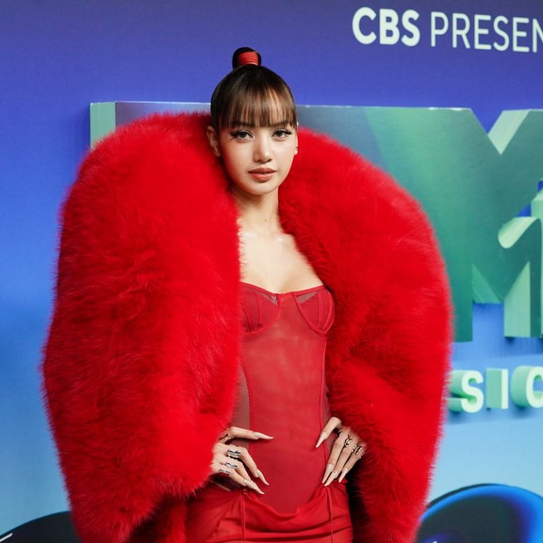 MTV VMAs 2026: Οι καλύτερες εμφανίσεις από το λαμπερό κόκκινο χαλί