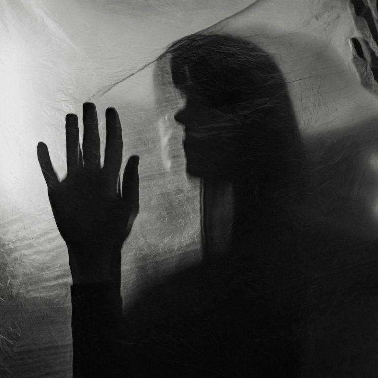 Τα εμετικά σχόλια για τη 19χρονη στην Κεφαλονιά είναι η απόδειξη ότι η ενσυναίσθηση δεν Ανέστη