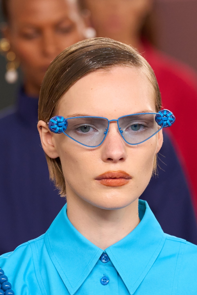 χωρίστρα στο πλάι