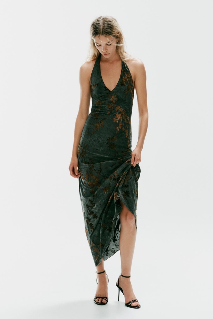 halter neck φόρεμα από ανάγλυφο ύφασμα