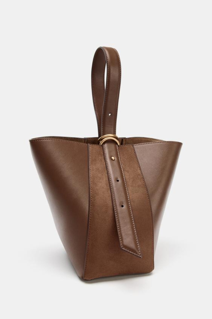 bucket bag με συνδυασμό υφασμάτων 