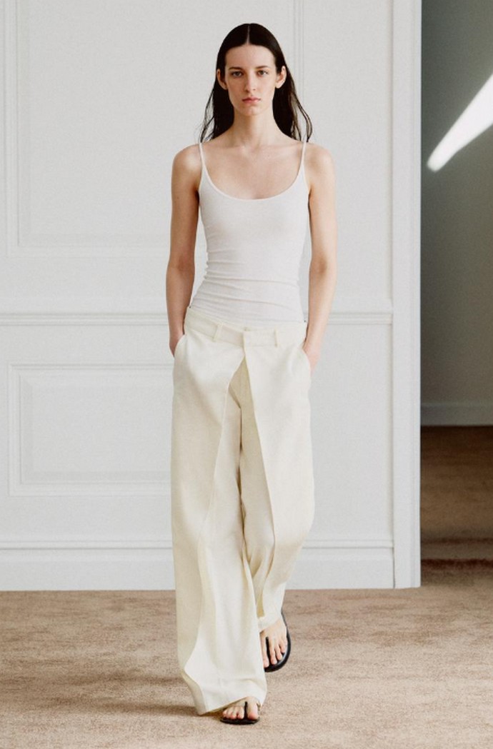 Παντελόνι με πιέτες μπροστά